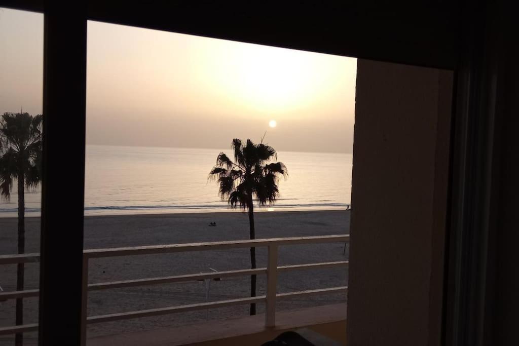 Cadiz Paseo Maritimo Playa Victoria Frontal Mar Appartement Buitenkant foto